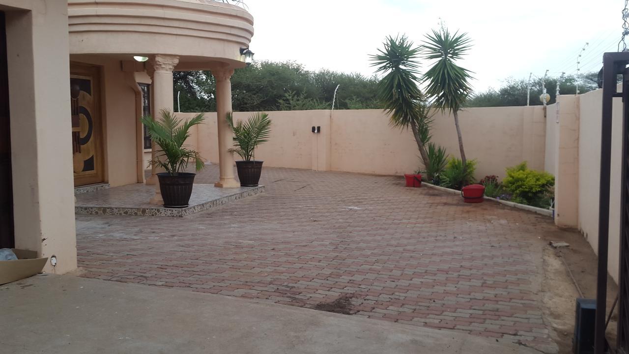Tintech Bed & Breakfast Francistown Exteriör bild
