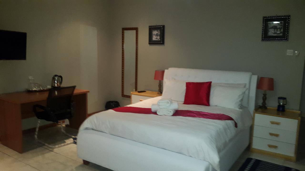 Tintech Bed & Breakfast Hotell Francistown Exteriör bild