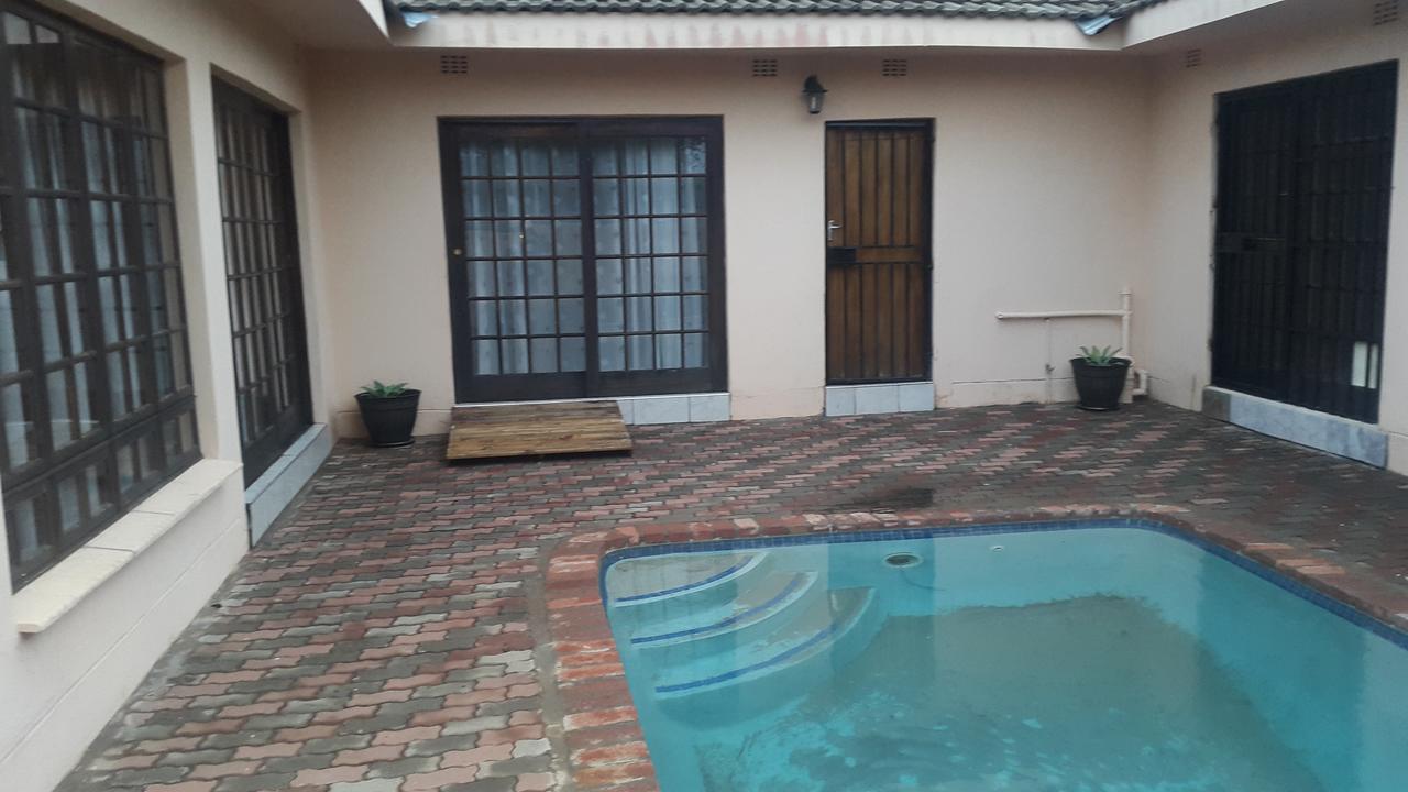 Tintech Bed & Breakfast Hotell Francistown Exteriör bild