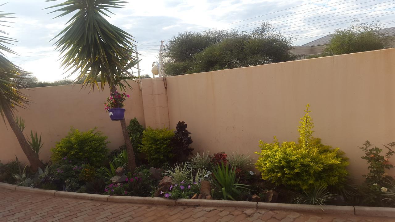 Tintech Bed & Breakfast Hotell Francistown Exteriör bild