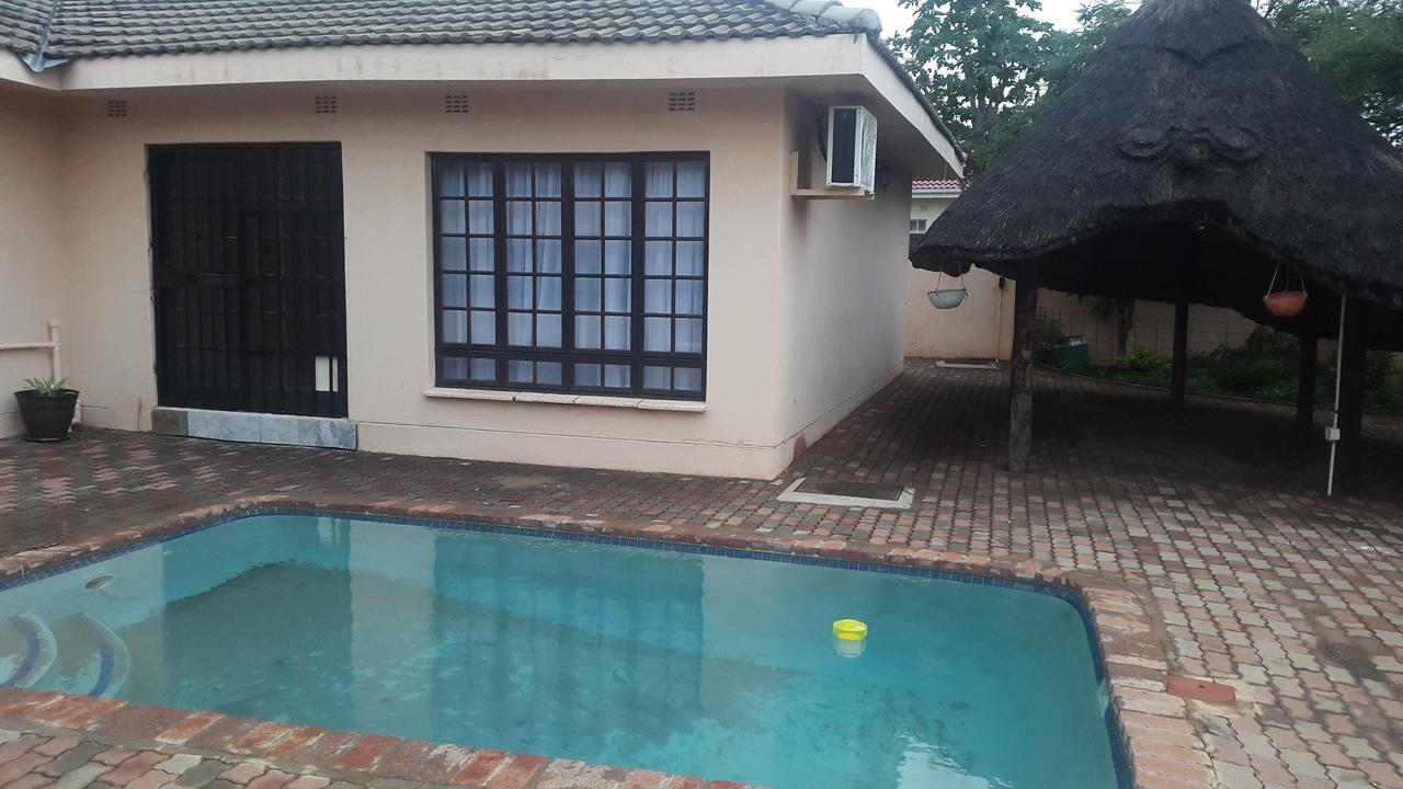 Tintech Bed & Breakfast Hotell Francistown Exteriör bild