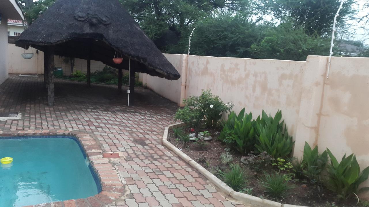 Tintech Bed & Breakfast Hotell Francistown Exteriör bild