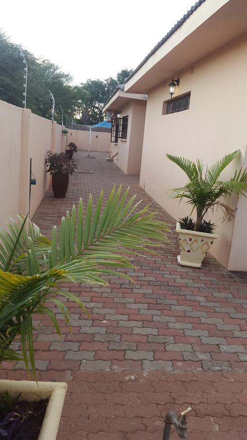 Tintech Bed & Breakfast Hotell Francistown Exteriör bild