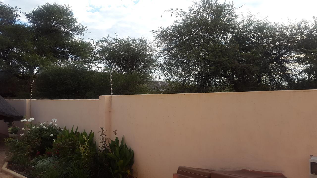 Tintech Bed & Breakfast Hotell Francistown Exteriör bild