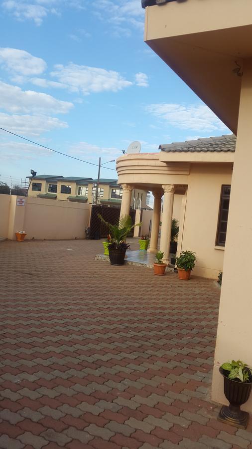 Tintech Bed & Breakfast Hotell Francistown Exteriör bild