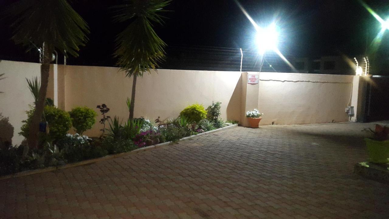 Tintech Bed & Breakfast Francistown Exteriör bild